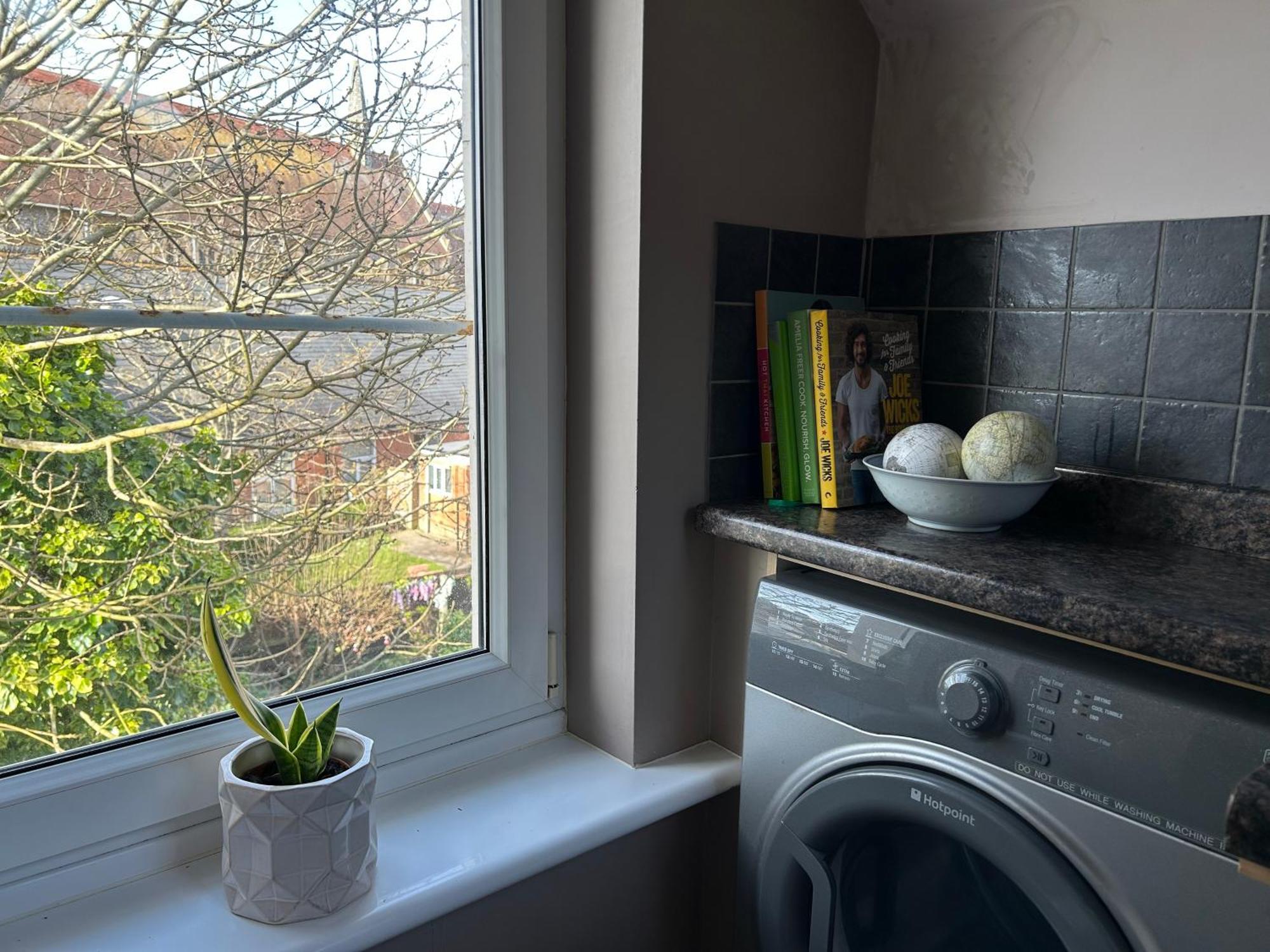 Seaside Rentals Bournemouth - 2Br, Upto 6Ppl, Beach 3 Min Walk, Dogs Ok, Wifi, Park 2 Cars ภายนอก รูปภาพ