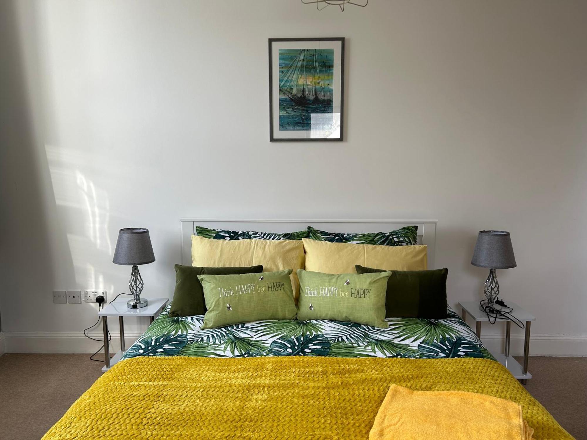 Seaside Rentals Bournemouth - 2Br, Upto 6Ppl, Beach 3 Min Walk, Dogs Ok, Wifi, Park 2 Cars ภายนอก รูปภาพ
